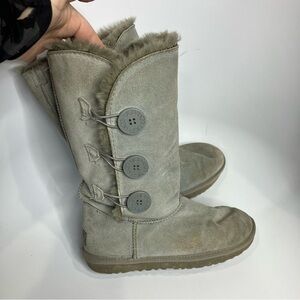 UGG Bailey triple button‎ shearling boots size 7